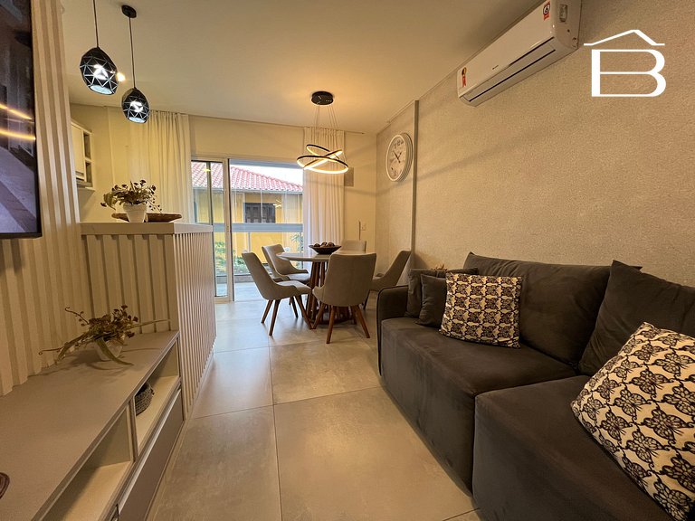 022 - Apartamento com Piscina Frente Mar