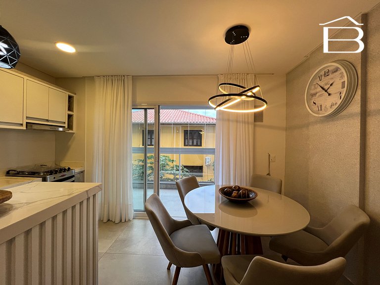 022 - Apartamento com Piscina Frente Mar