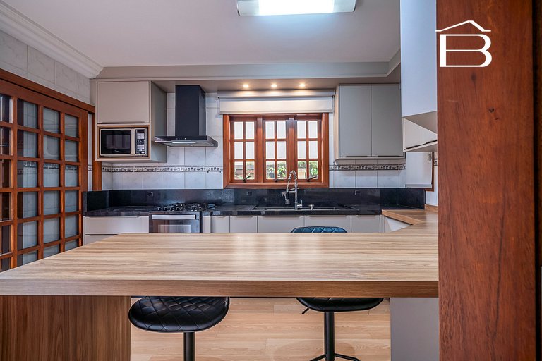Casa em Canto Grande | 4 quartos e hidromassagem