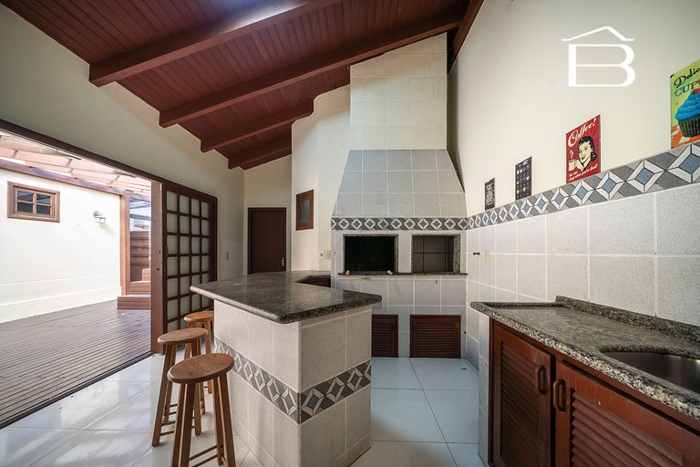 Casa em Canto Grande | 4 quartos e hidromassagem