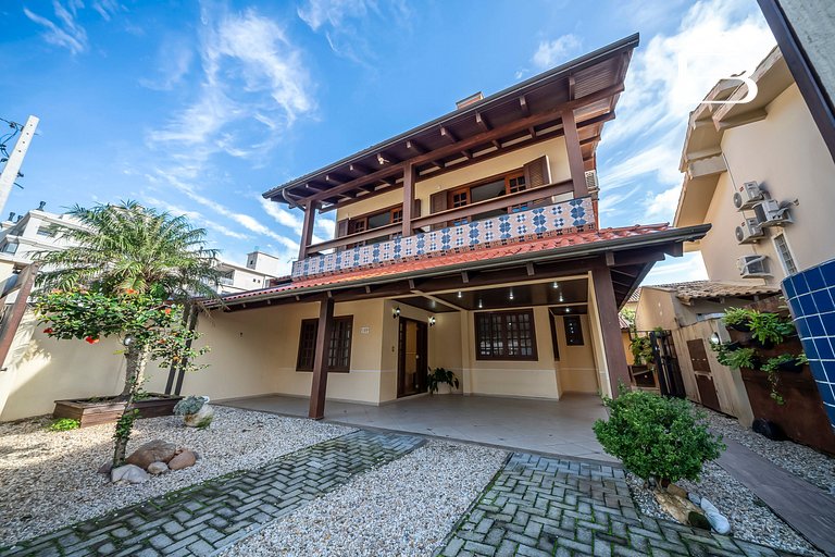 Casa em Canto Grande | 4 quartos e hidromassagem