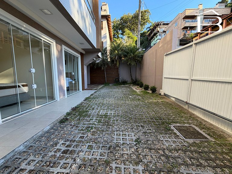 135 - 3 dormitórios no centro de Bombinhas