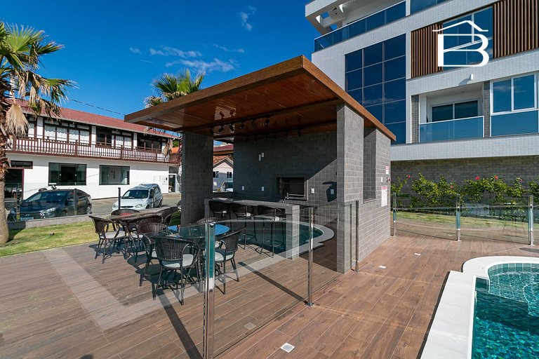 022 - Apartamento com Piscina Frente Mar