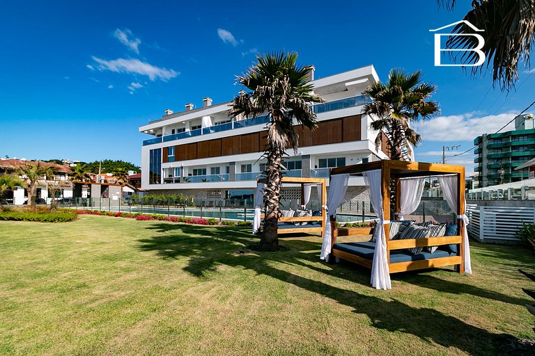 022 - Apartamento com Piscina Frente Mar