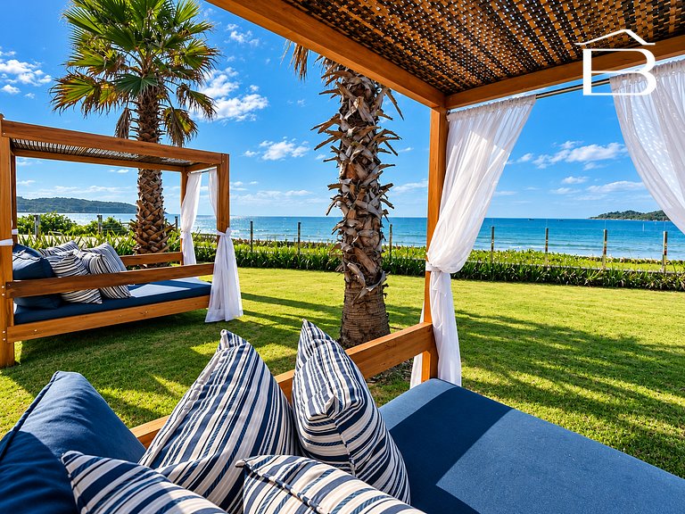 022 - Apartamento com Piscina Frente Mar