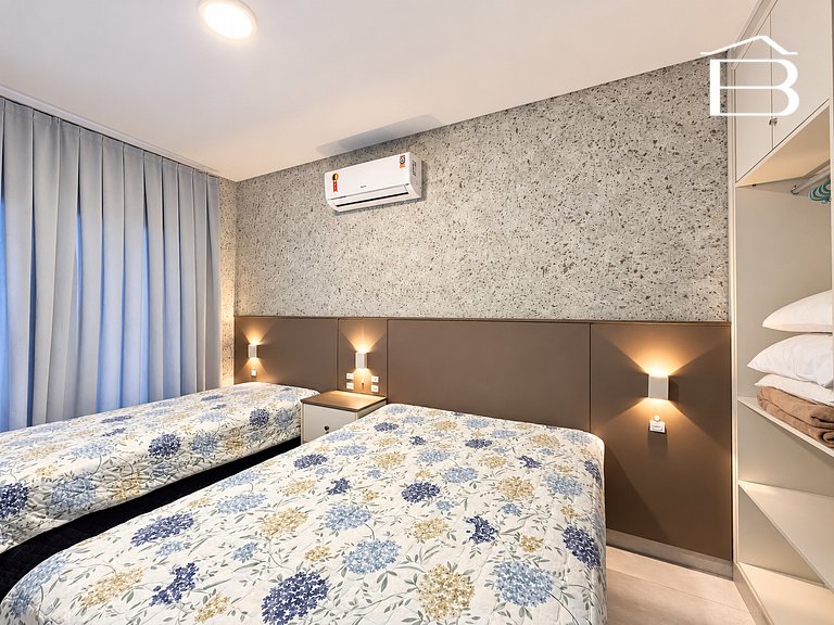 022 - Apartamento com Piscina Frente Mar
